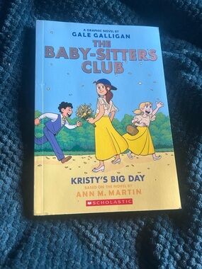 Scholastic The Baby-Sitter's Club Graphic Novel – Turquoise & Yellow Cover